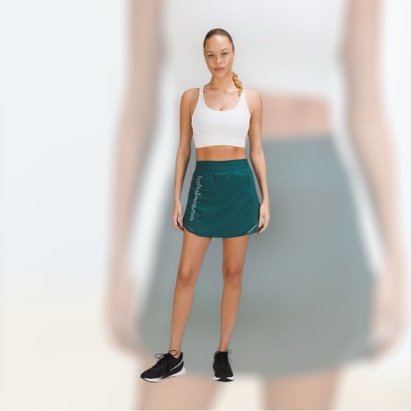 Lululemon Hotty Hot High-Rise Skirt
* LOng
Green Jasper / Silver Reflective - Picture 1 of 6